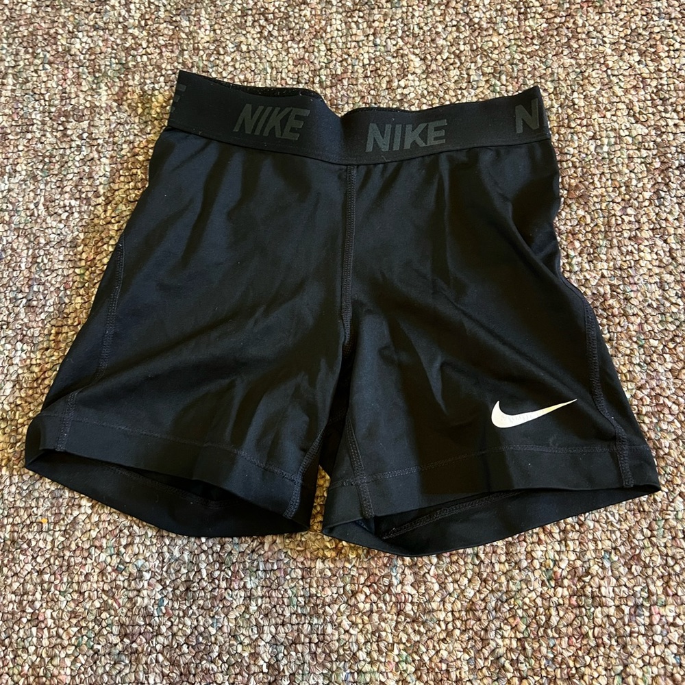 Women’s black Nike pro size xs